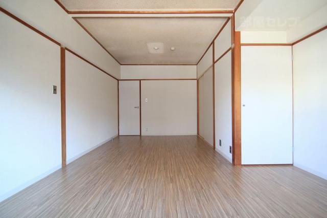 居室・リビング　広々１０帖あります。