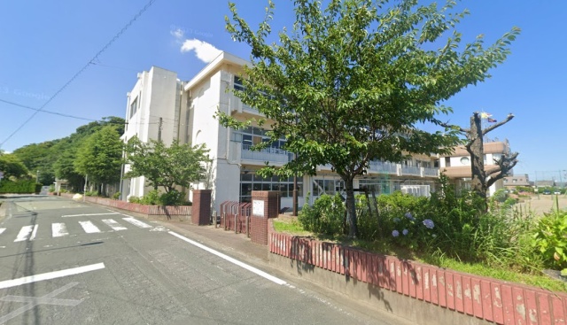 小学校　湖西市立新居小学校（小学校）まで1600m
