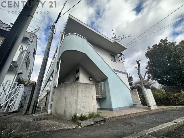 宝塚市平井のマンションの建物外観