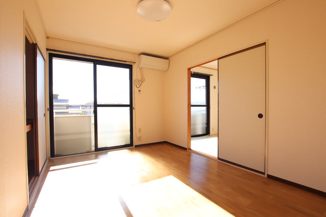 その他　南側洋室６帖（エアコン完備）