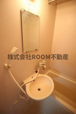 洗面設備　脱衣スペースもあります