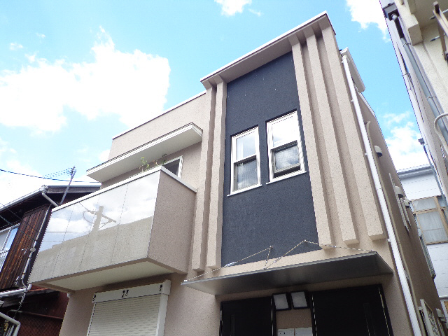 神戸市中央区再度筋町のアパートの建物外観