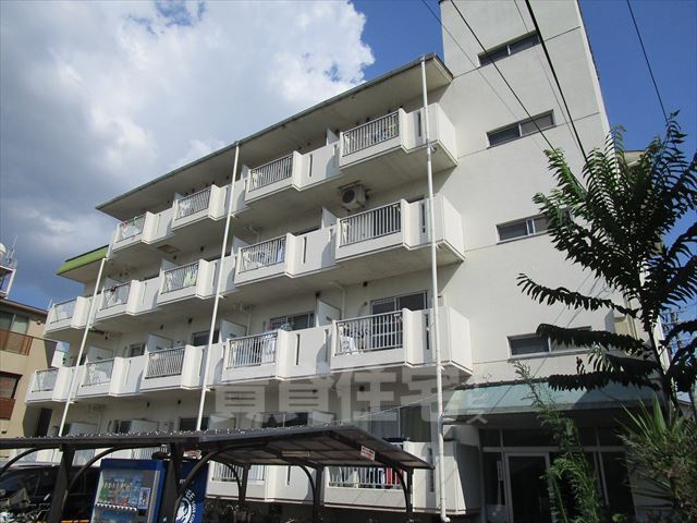 茨木市庄のマンションの建物外観