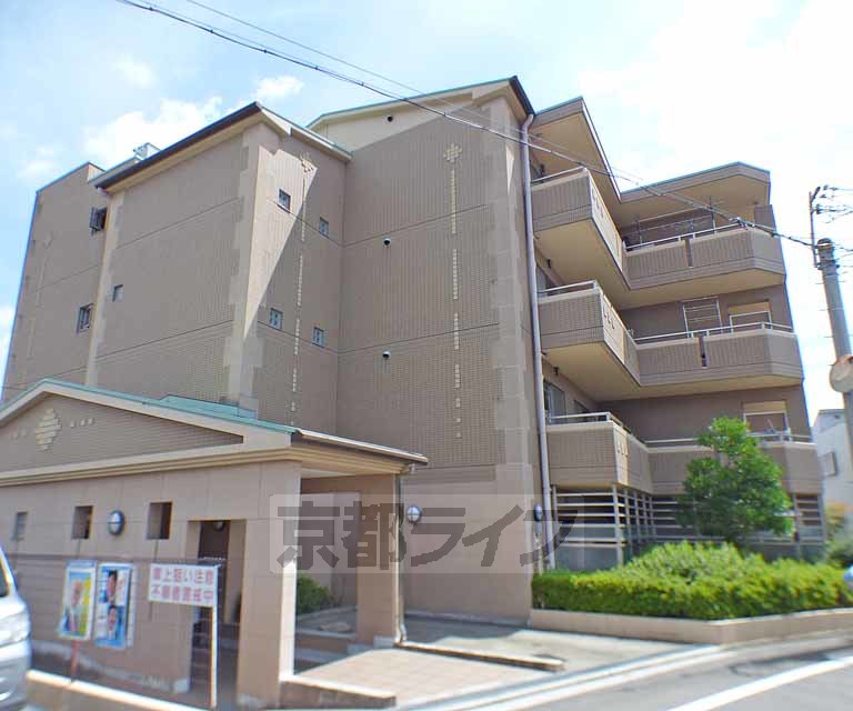 京都市北区衣笠街道町のマンションの建物外観