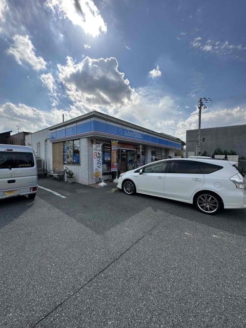 コンビニ　ローソン　滝野下滝野二丁目店（コンビニ）まで462m