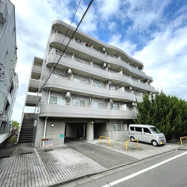 【八王子市小比企町のマンションの駐車場】