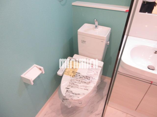 トイレ　温水洗浄機能付きのトイレです♪