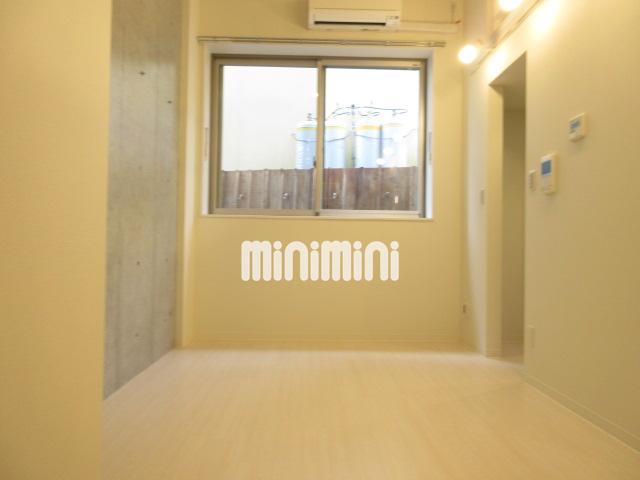 居室・リビング　フローリングが綺麗な居室です☆