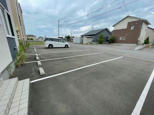 【亀田郡七飯町本町のアパートの駐車場】