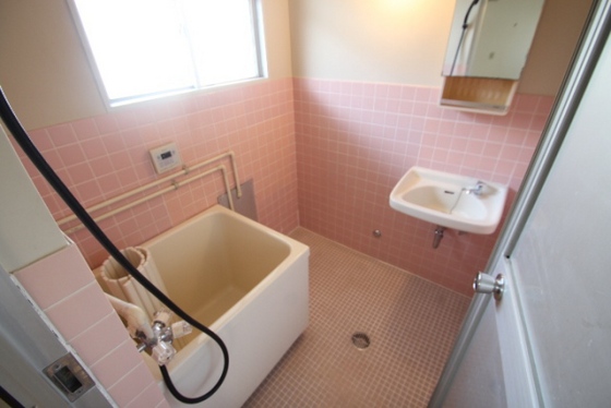 バス・シャワールーム　※別部屋の写真です