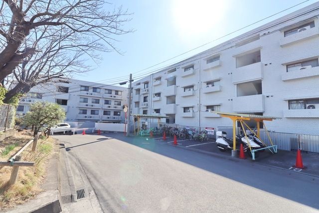 横浜市青葉区藤が丘のマンションの建物外観