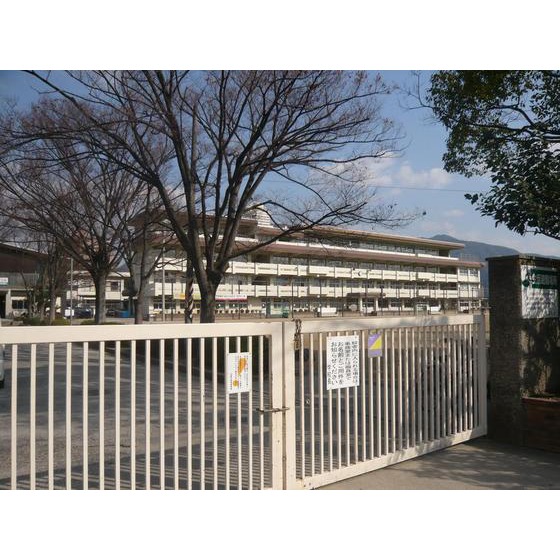 【ハイタウン堀田の小学校】