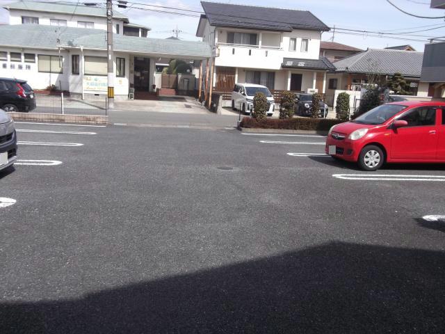 【前橋市総社町のアパートの駐車場】