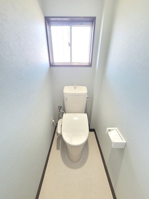 トイレ　新品に交換済み☆