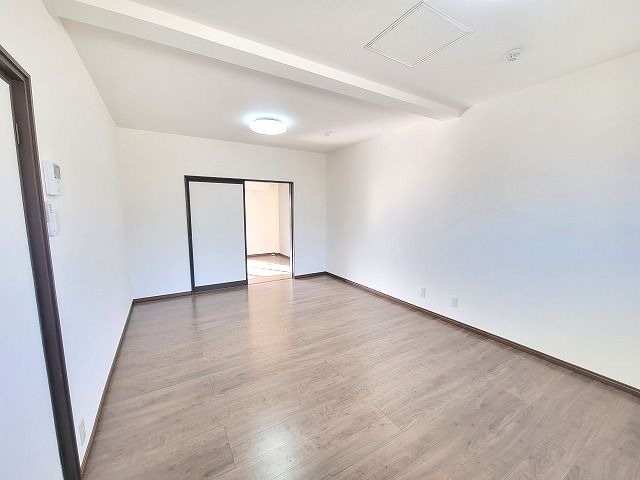 居室・リビング　約１２帖のＬＤＫで広々してます★