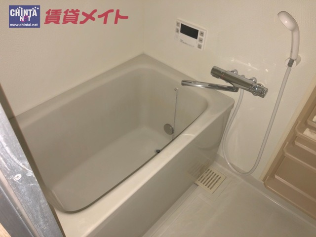 【伊勢市宇治浦田のアパートのバス・シャワールーム】