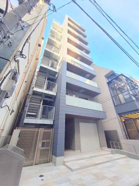 新宿区新宿のマンションの建物外観