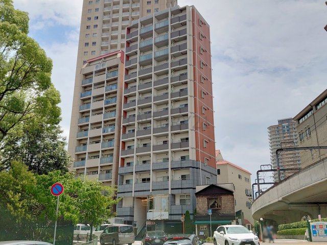 【宝塚市武庫川町のマンションの建物外観】