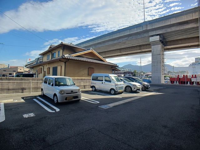 【北九州市八幡西区陣原のマンションの駐車場】