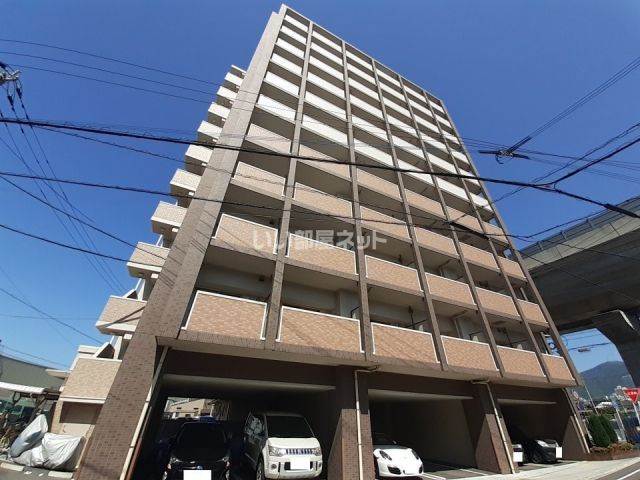 【北九州市八幡西区陣原のマンションの建物外観】