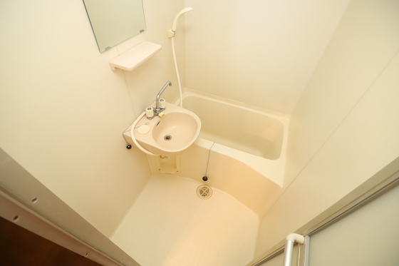 バス・シャワールーム　※別部屋の写真です