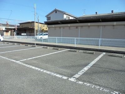 【天理市二階堂上ノ庄町のアパートの駐車場】