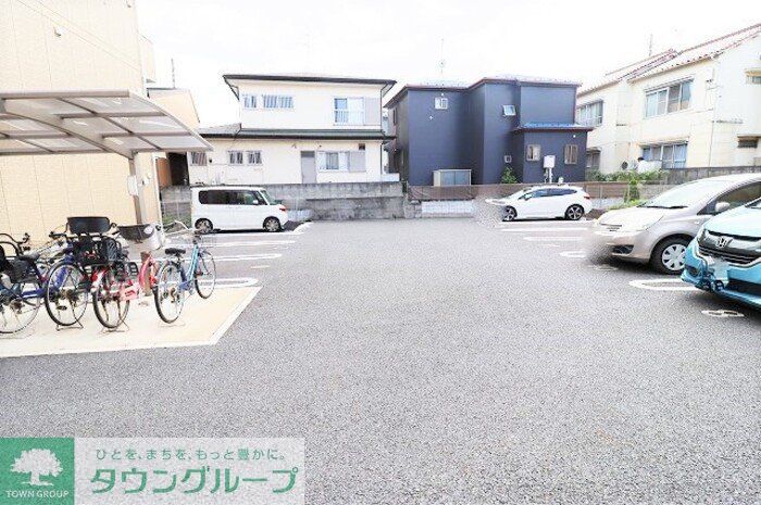 【松戸市六実のアパートの駐車場】