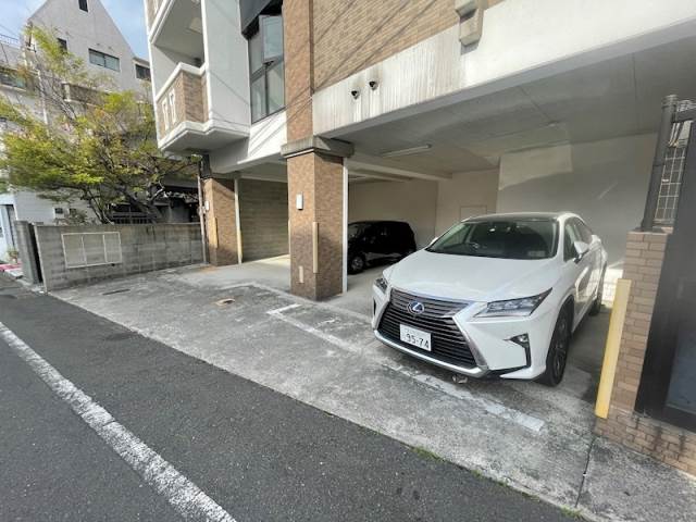 【北九州市八幡西区黒崎のマンションの駐車場】