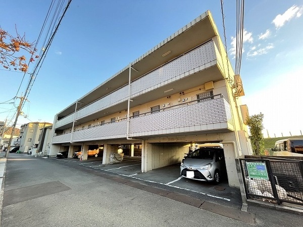 【リバーサイド車田の建物外観】