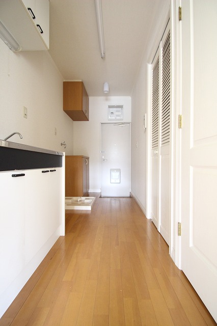 キッチン　同物件、別号室のものです。