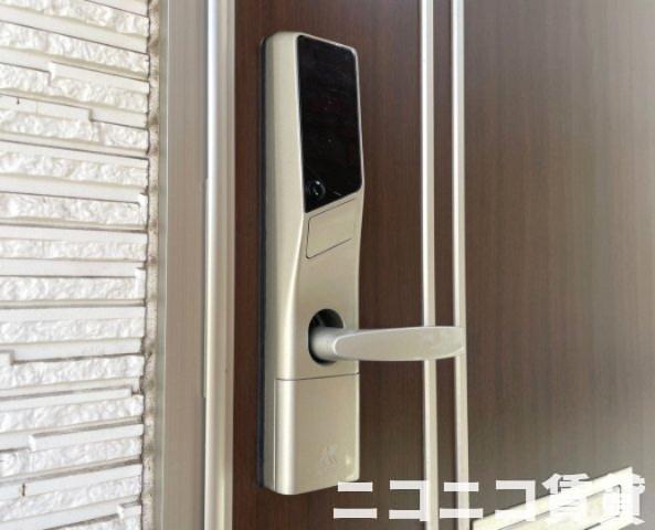 セキュリティ　玄関はデジタルキーで安心