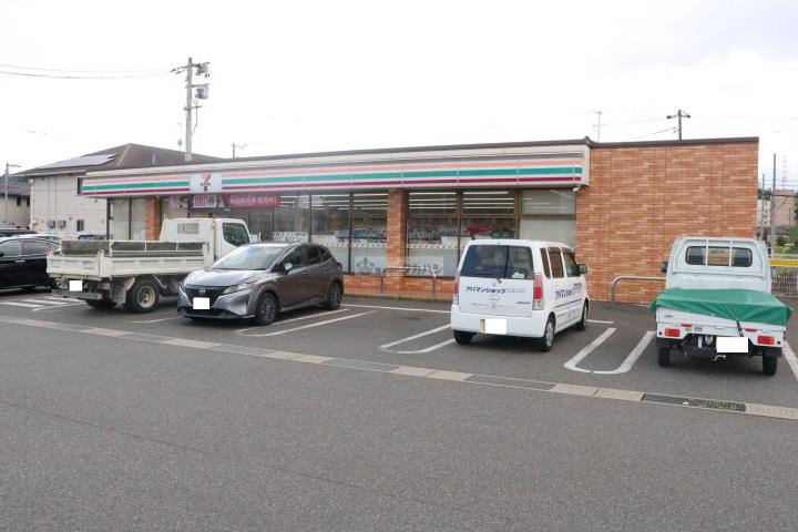 コンビニ　セブンイレブン（コンビニ）まで1021m