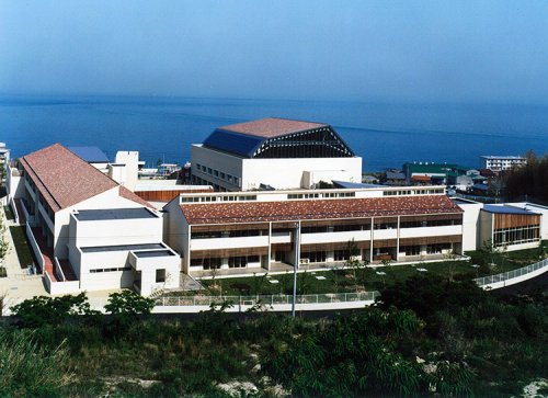 中学校　淡路市立北淡中学校（中学校）まで586m