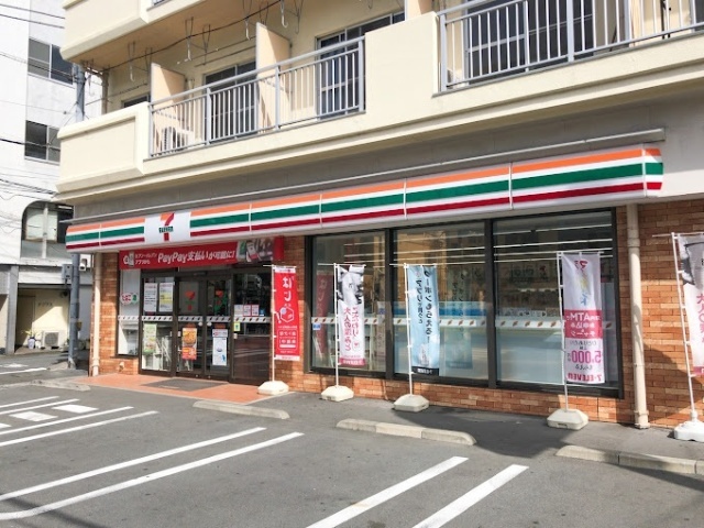コンビニ　セブンイレブン三島駅西通り店（コンビニ）まで327m
