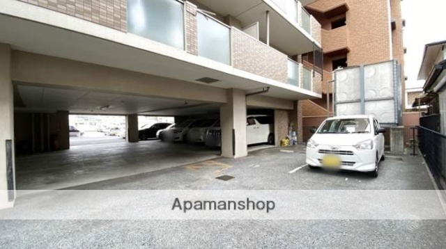 駐車場　エントランス