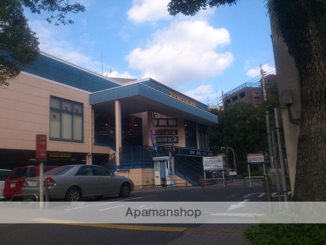 レンタルビデオ　ＴＳＵＴＡＹＡ甲南通り店（レンタルビデオ）まで670m