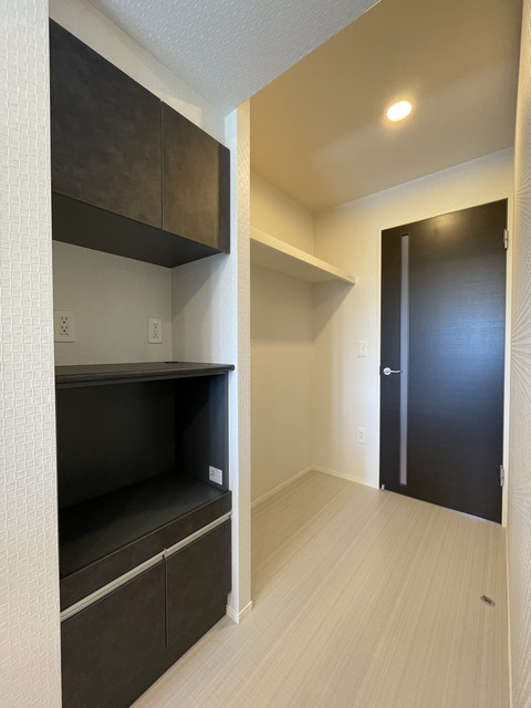 その他部屋・スペース　キッチン収納棚付き