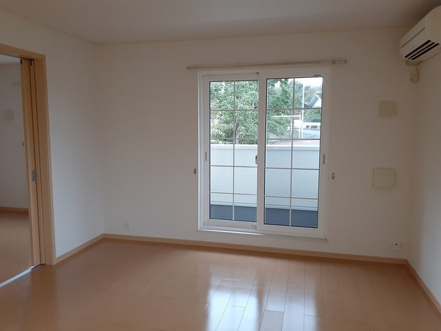 居室・リビング　南向き2面採光のLDK12帖