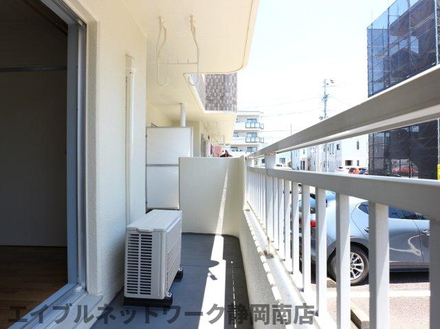 バルコニー　陽当たり良好なバルコニーです