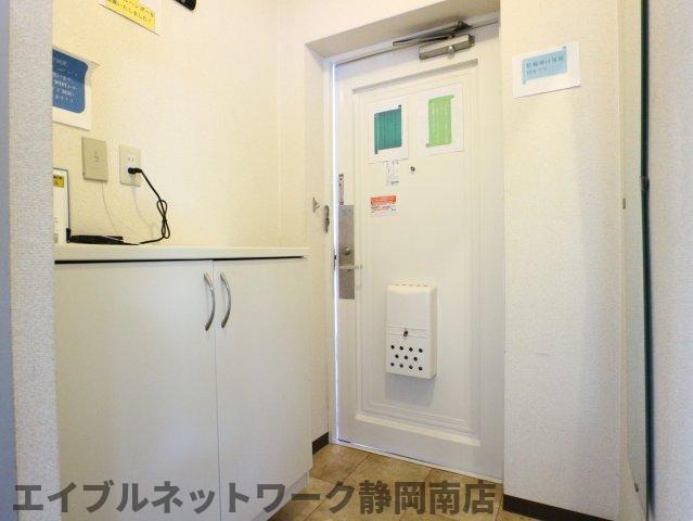 玄関　落ち着いた玄関です