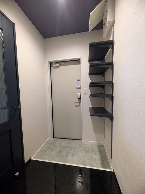 玄関　同物件、別号室のものです。