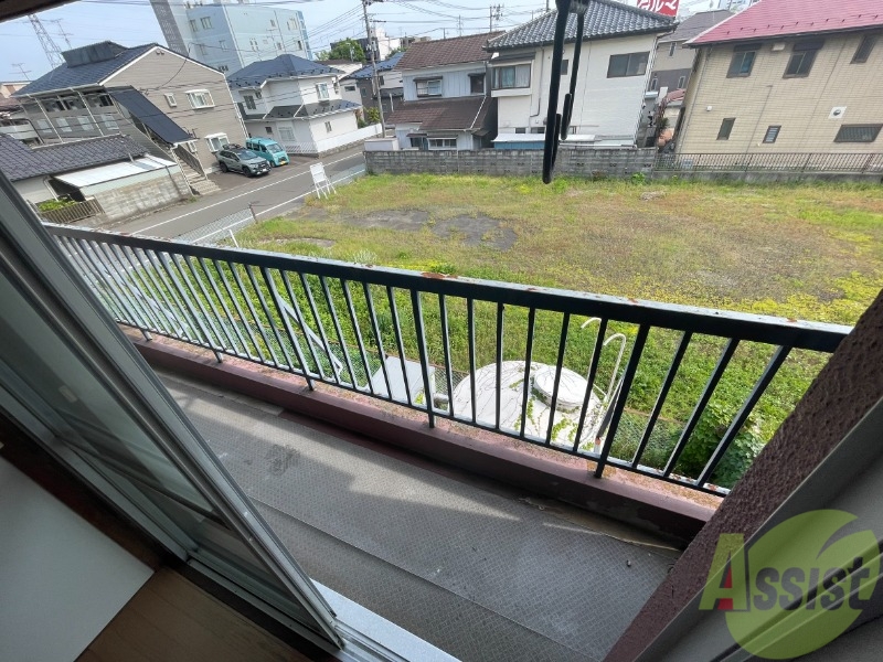 バルコニー　バルコニーになります。広いので洗濯も安心です。