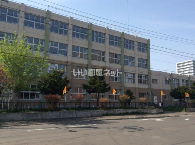 小学校　日新小学校（小学校）まで490m