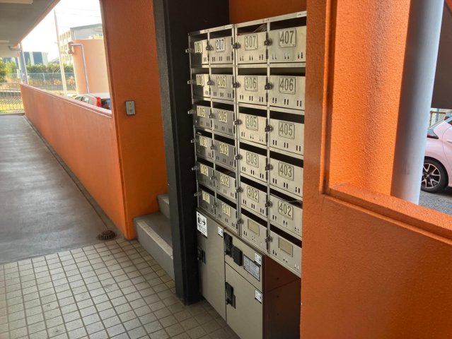 エントランス　メールボックス