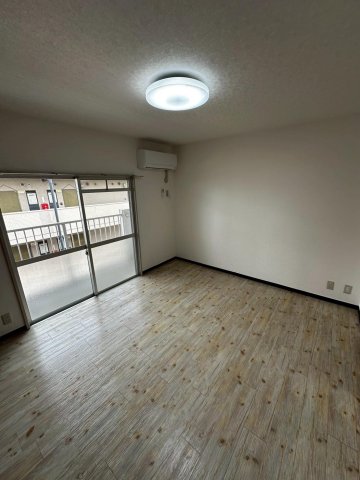 居室・リビング　明るくシンプル