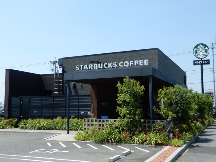 飲食店　スターバックス（飲食店）まで580m