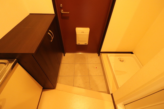 玄関　※別号室の写真です。