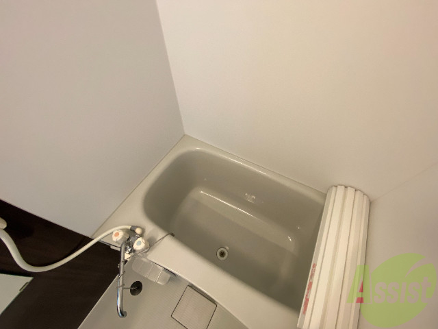 バス・シャワールーム　お風呂はトイレと別で、落ち着きがありますね。