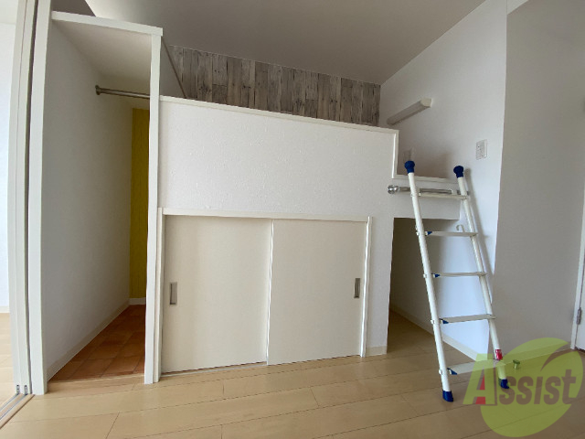 収納　大きめの収納が付いているので、荷物の多い方にも嬉しいです。