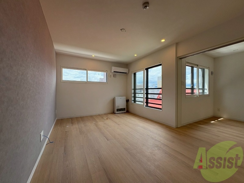 居室・リビング　広々としたリビングですね。使い勝手がよさそうですね！